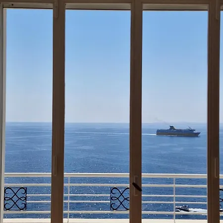 06a1 - Just Like On A Boat Sailing On The Sea Apartment *