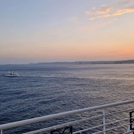 06a1 - Just Like On A Boat Sailing On The Sea Apartment Nice