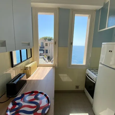 06a1 - Just Like On A Boat Sailing On The Sea Apartment *