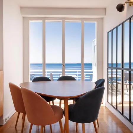 06a1 - Just Like On A Boat Sailing On The Sea Apartment *