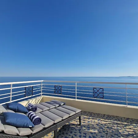 Apartment 06a1 - Just Like On A Boat Sailing On The Sea