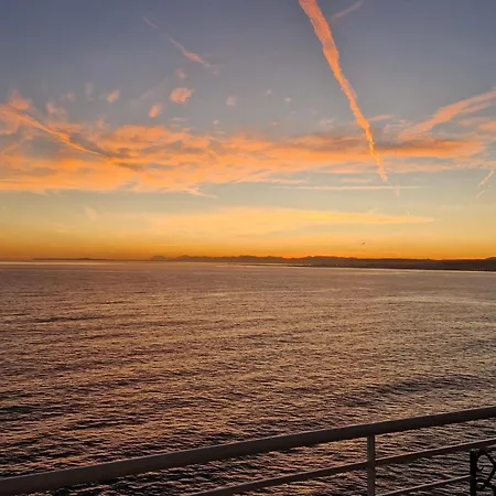 06a1 - Just Like On A Boat Sailing On The Sea *